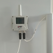 Holder for mounting the COMET Transmitter on magnetic surfaces